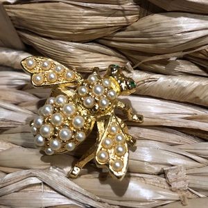 Joan Rivers bumblebee pin white pearl beads